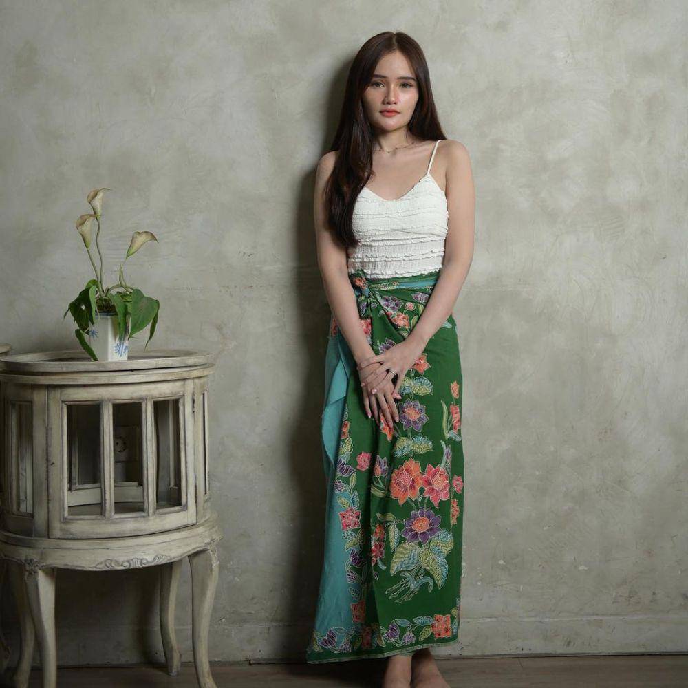Gaya Berkain ala Fanny Soegi. (instagram.com/fannysoegi)