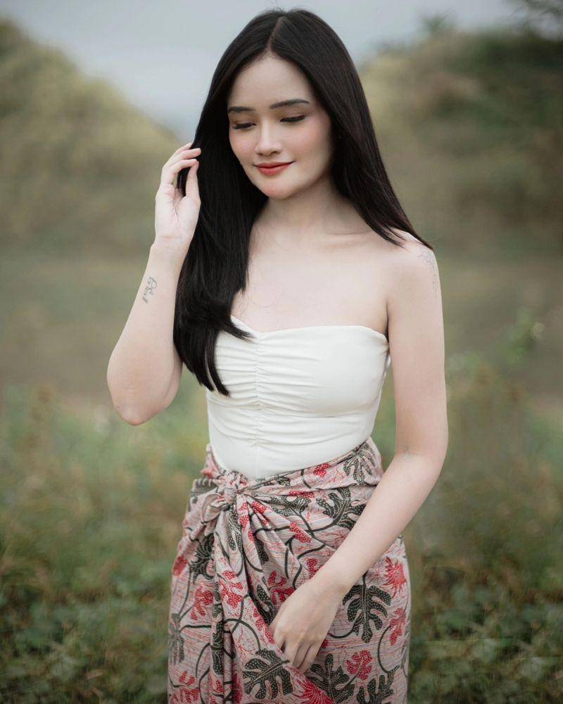 Gaya Berkain ala Fanny Soegi. (instagram.com/fannysoegi)