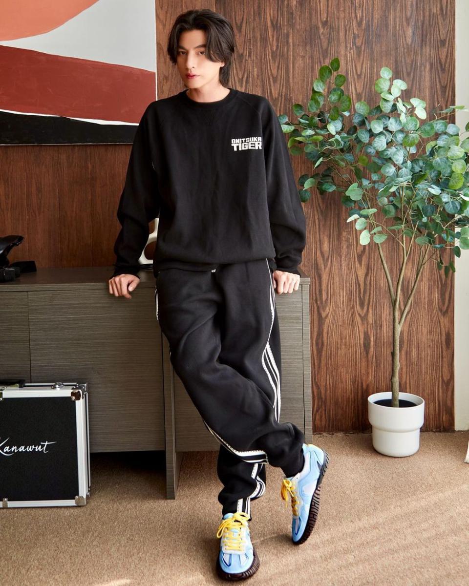 mix and match sweatshirt ala Gulf Kanawut (instagram.com/gulfkanawut)