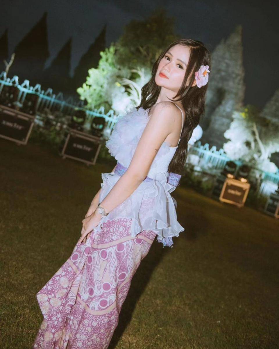 Gaya Berkain ala Fanny Soegi. (instagram.com/fannysoegi)