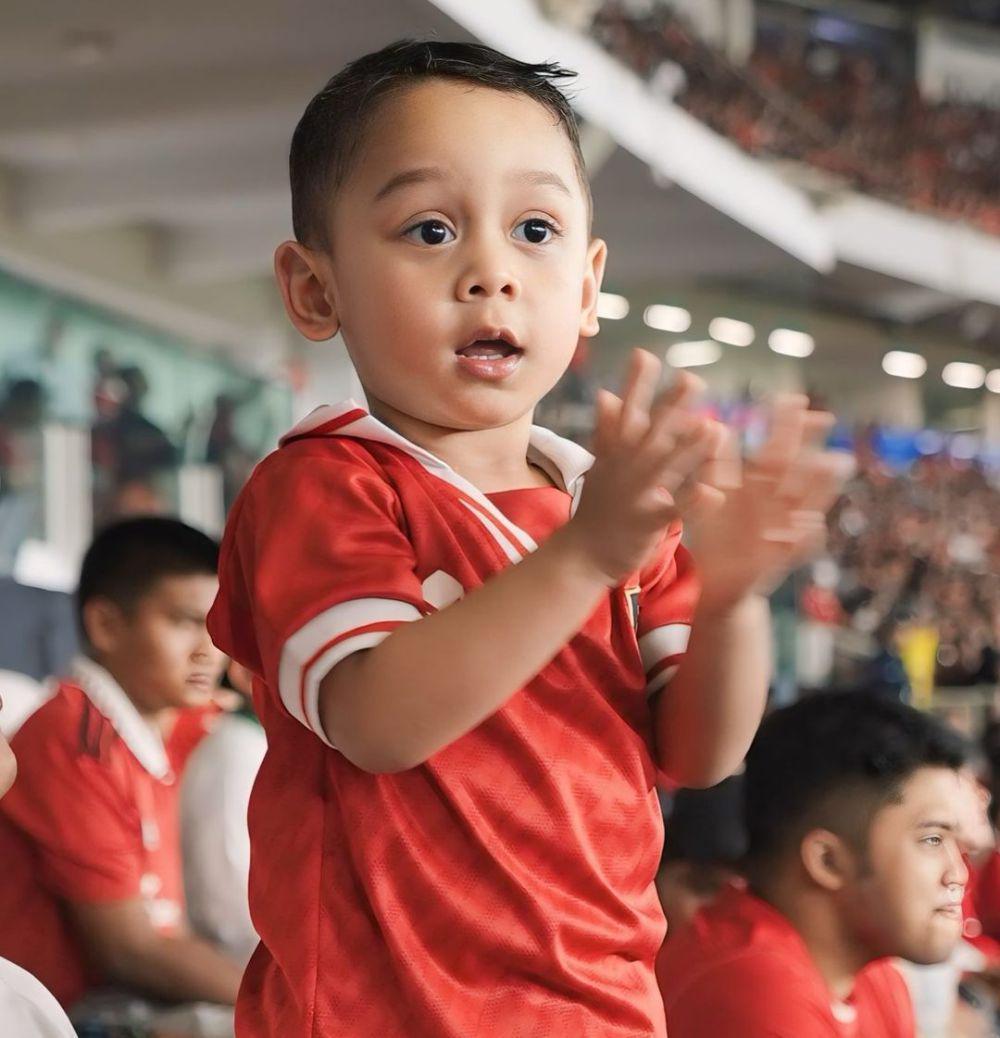 Keluarga Lesti nonton timnas (Instagram.com/rizkybilar)
