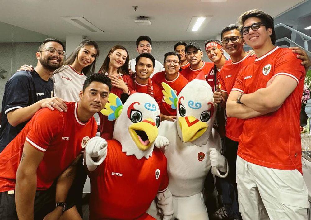El Rumi dan geng nonton timnas (Instagram.com/elelrumi)