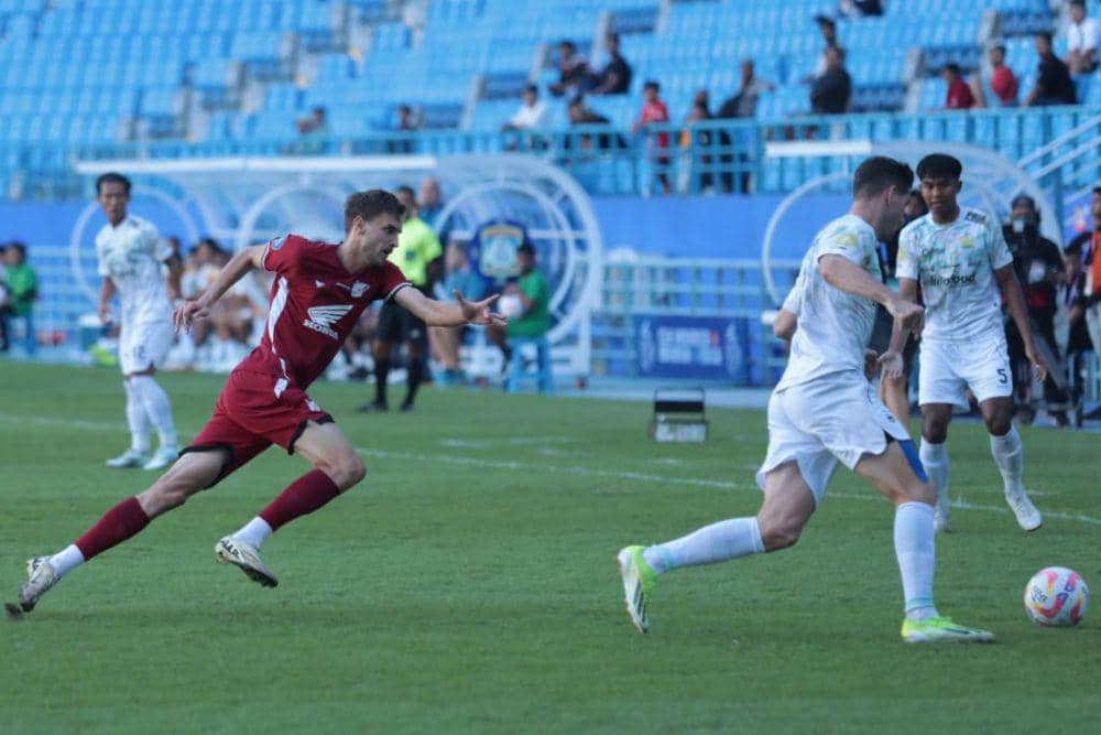 Salah satu momen pertandingan pekan keempat BRI Liga 1 2024/25 antara PSM Makassar melawan Persib Bandung yang berlangsung di Stadion Batakan Balikpapan pada Rabu 11 September 2024. (Dok. Ofisial PSM Makassar)
