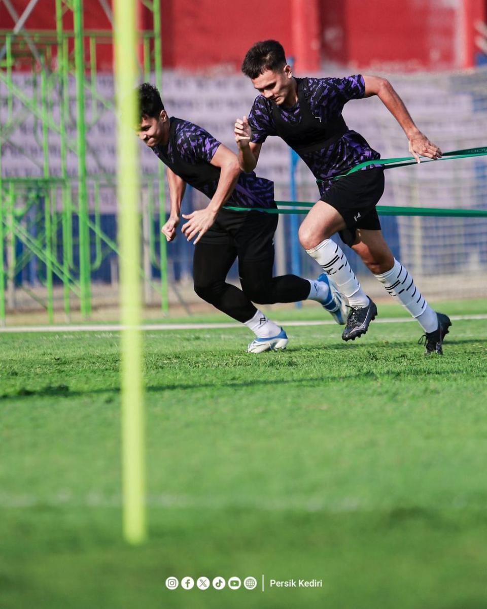 Pemain Persik Kediri saat berlatih. Instagram.com/ persikfcofficial