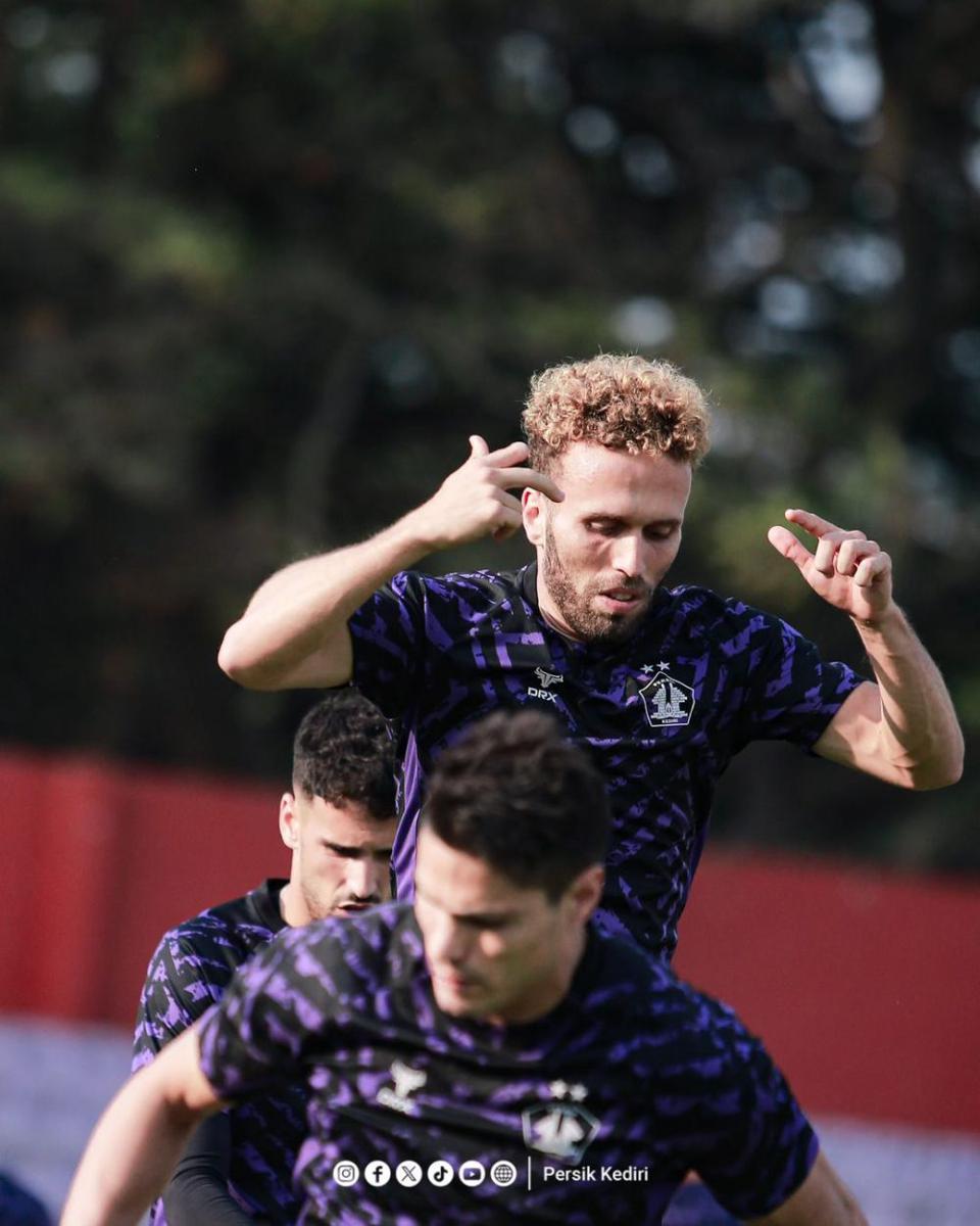 Pemain Persik Kediri saat berlatih. Instagram.com/ persikfcofficial