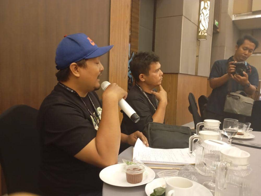 salah satu peserta workshop bertanya kepada narasumber di hotel Harper Yogyakarta, Rabu (11/9/2024). (IDN Times/Abdul Khalim Mubaroq)