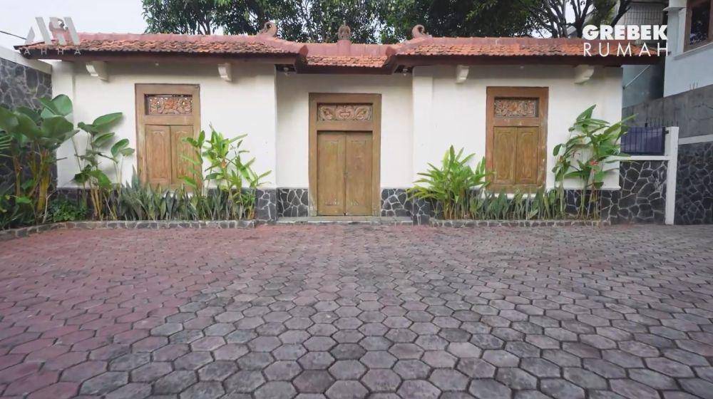 rumah Rieke Diah Pitaloka (YouTube.com/Atta Halilintar)