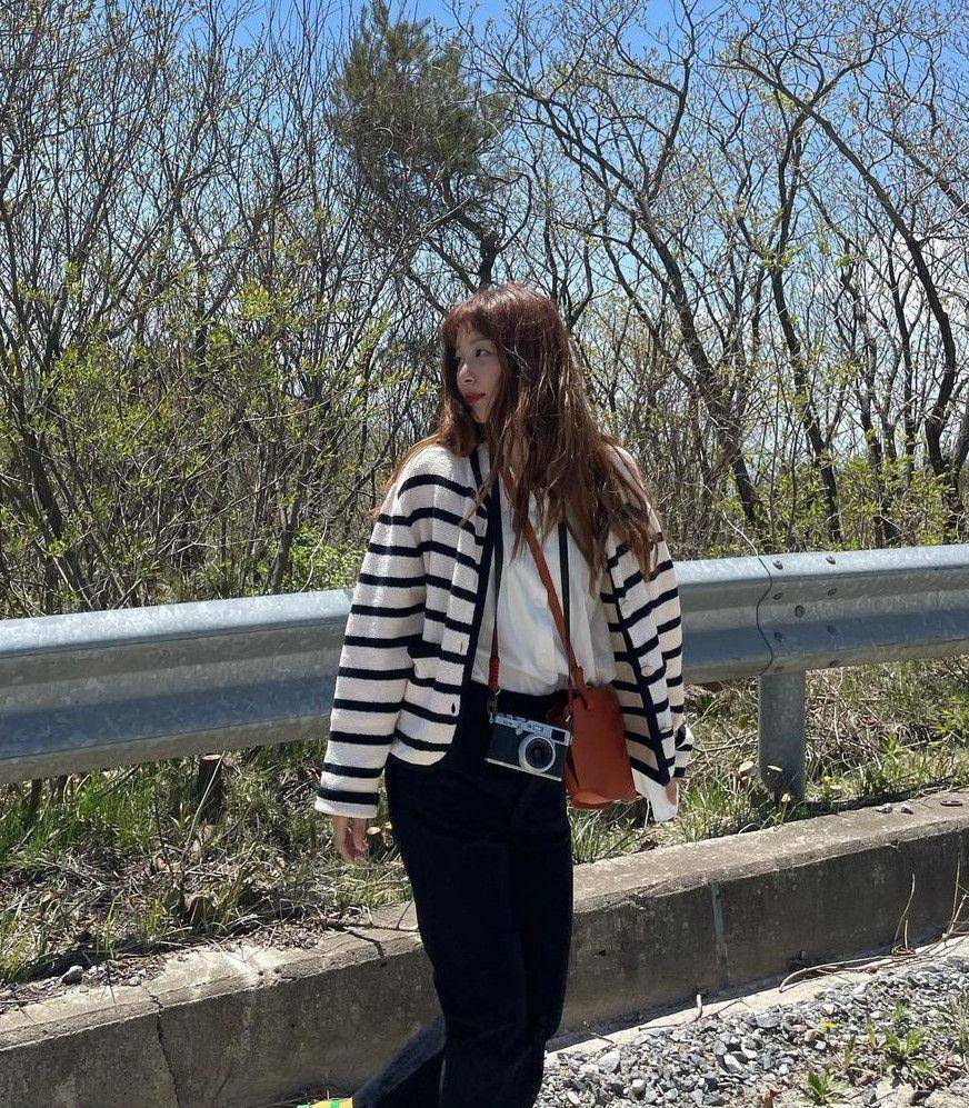 ide outfit kuliah ala Seulgi Red Velvet (instagram.com/hi_sseulgi)