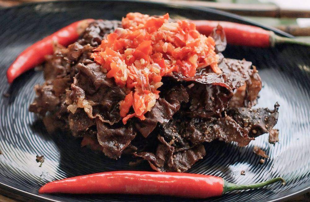 potret hidangan dendeng balado di Kembang Goela (instagram.com/kembanggoela_id)