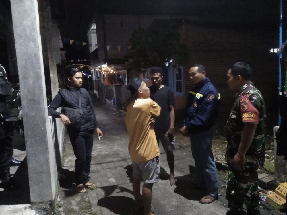 Kerusuhan antara mahasiswa dan warga di Jalan Klayatan 3 Gang Melati RT.1/RW.2, Kelurahan Bandungrejosari, Kecamatan Sukun, Kota Malang pada Rabu (11/9/2024) malam. (Dok. Humas Polresta Malang Kota)