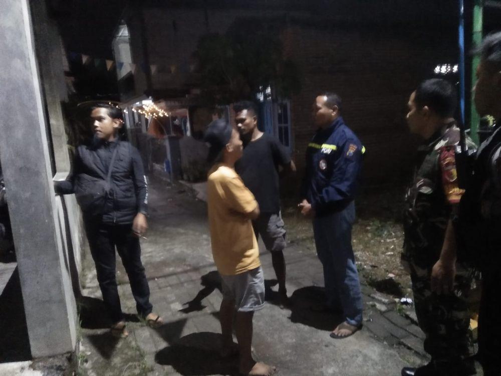 Kerusuhan antara mahasiswa dan warga di Jalan Klayatan 3 Gang Melati RT.1/RW.2, Kelurahan Bandungrejosari, Kecamatan Sukun, Kota Malang pada Rabu (11/9/2024) malam. (Dok. Humas Polresta Malang Kota)
