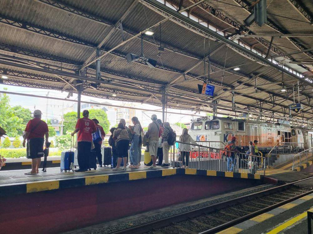 Suasana kedatangan penumpang di Stasiun Tugu Yogyakarta. (dok. PT KAI Daop 6 Yogyakarta)