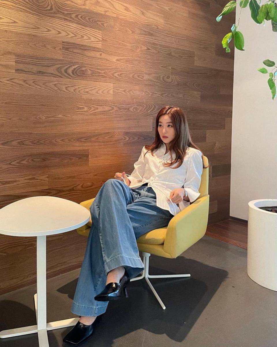 ide outfit kuliah ala Seulgi Red Velvet (instagram.com/hi_sseulgi)