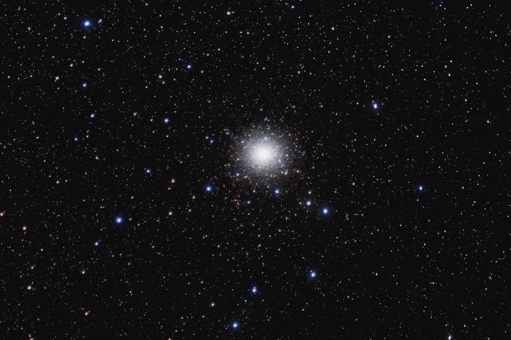 Omega Centauri sisa galaksi katai (flickr.com/robpettengill)
