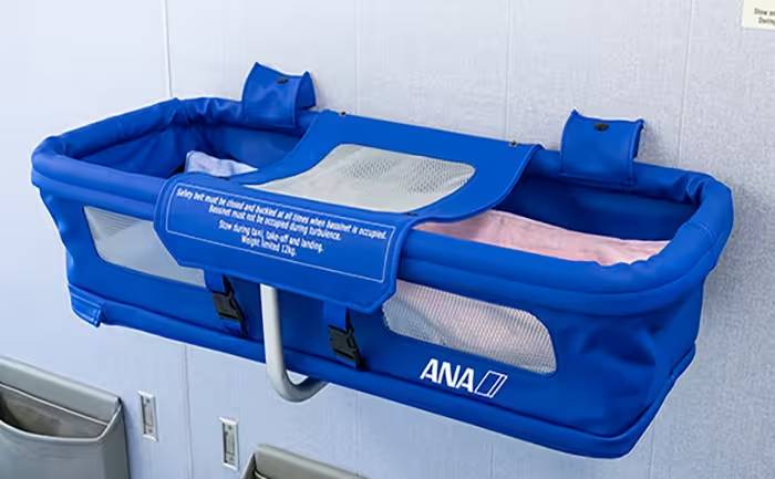 Potret bassinet bayi di ANA Air (ana.co.jp)