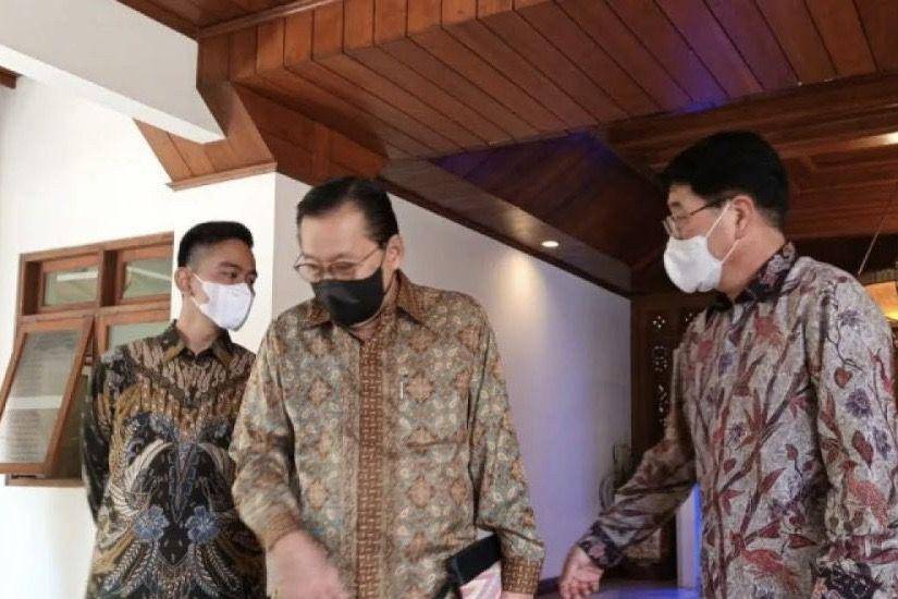 Kunjungan Dubes Indonesia untuk Korea Selatan dan Hyundai Motor ke Balai Kota Surakarta, Senin (24/10/2022). (ANTARA/Aris Wasita)