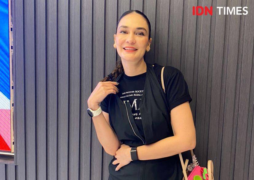 Luna Maya Nonton Film Kartini untuk Referensi Karakter di Film Sumala