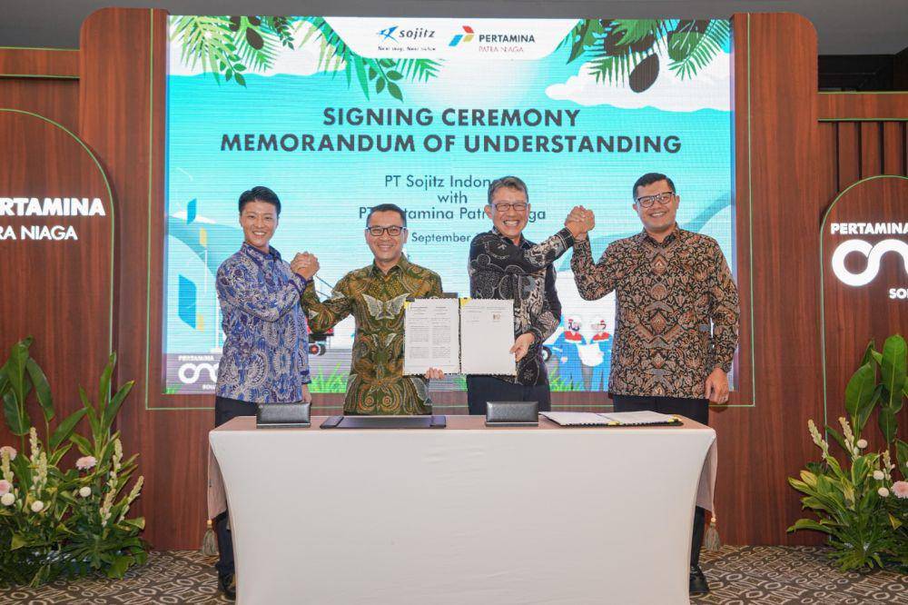 Penandatanganan MoU oleh Direktur Pemasaran Pusat dan Niaga PT Pertamina Patra Niaga, Maya Kusmaya dan CEO PT Sojitz Indonesia, Seiji Itagaki di Bali, pada Selasa, (10/9). (dok. Pertamina)