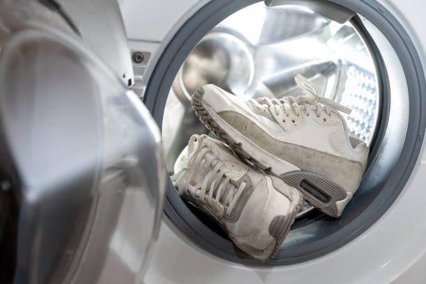 Ilustrasi cuci sepatu. https://www.istockphoto.com/ronstik