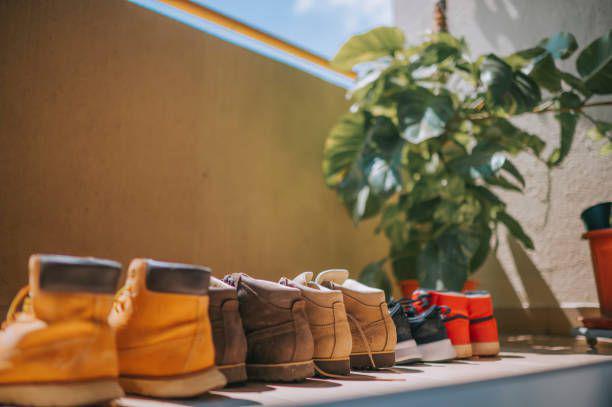 Ilustrasi cuci sepatu. https://www.istockphoto.com/edwintcg