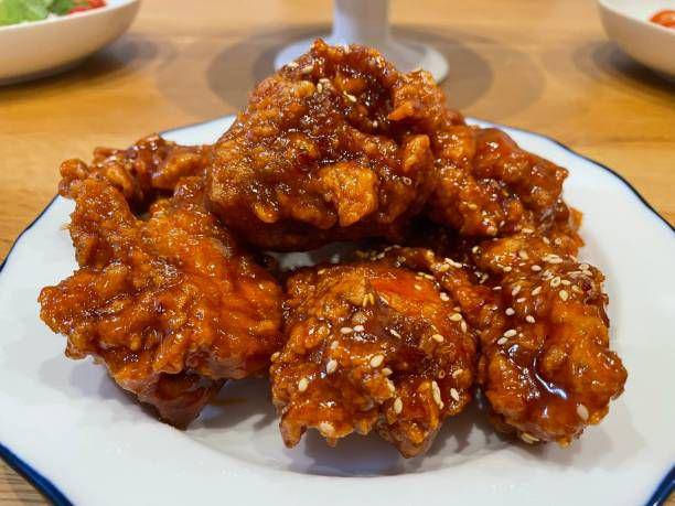 Ilustrasi ayam goreng Korea. https://www.istockphoto.com/Novivi-