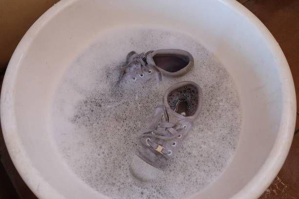 Ilustrasi cuci sepatu. https://www.istockphoto.com/wachira_aekwiraphong
