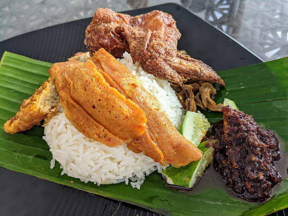 ilustrasi nasi uduk (commons.wikimedia.org/Jpatokal)