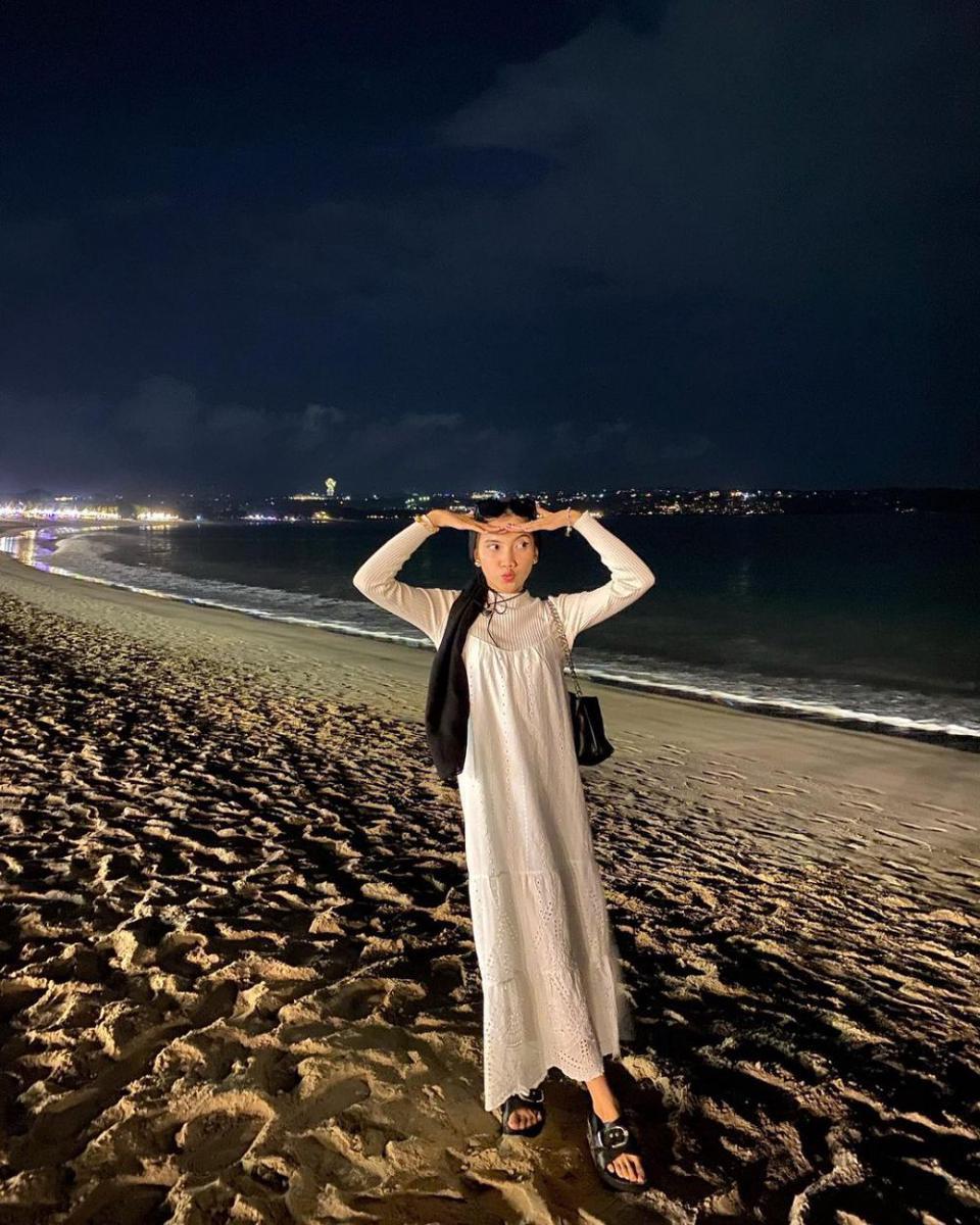 OOTD dress hijab ke pantai (instagram.com/khailakk_)
