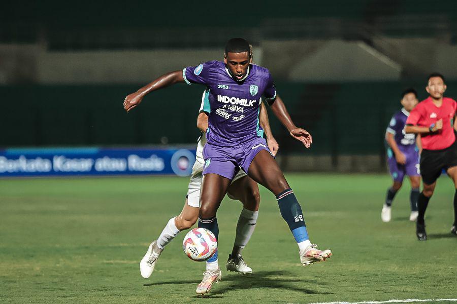 Persita Tangerang dalam laga menghadapi Persija Jakarta pada pekan ke-2 Liga 1 2024/2025. (ligaindonesiabaru.com)