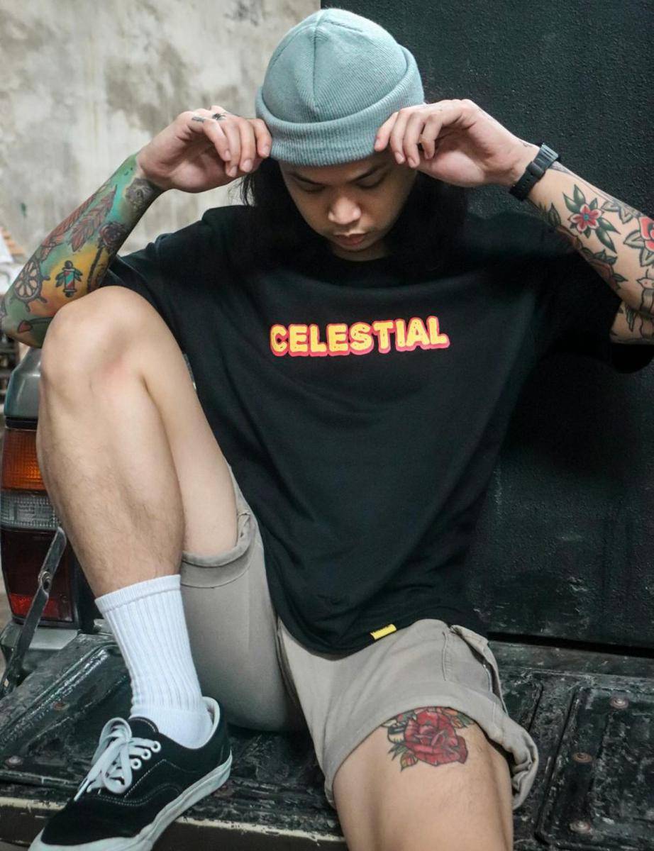 mix and match beanie hat untuk pria (pexels.com/Harvey Tan Villarino)