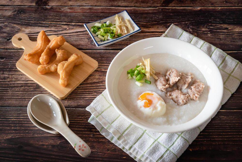 ilustrasi congee (vecteezy.com/pasakorn_410689148)