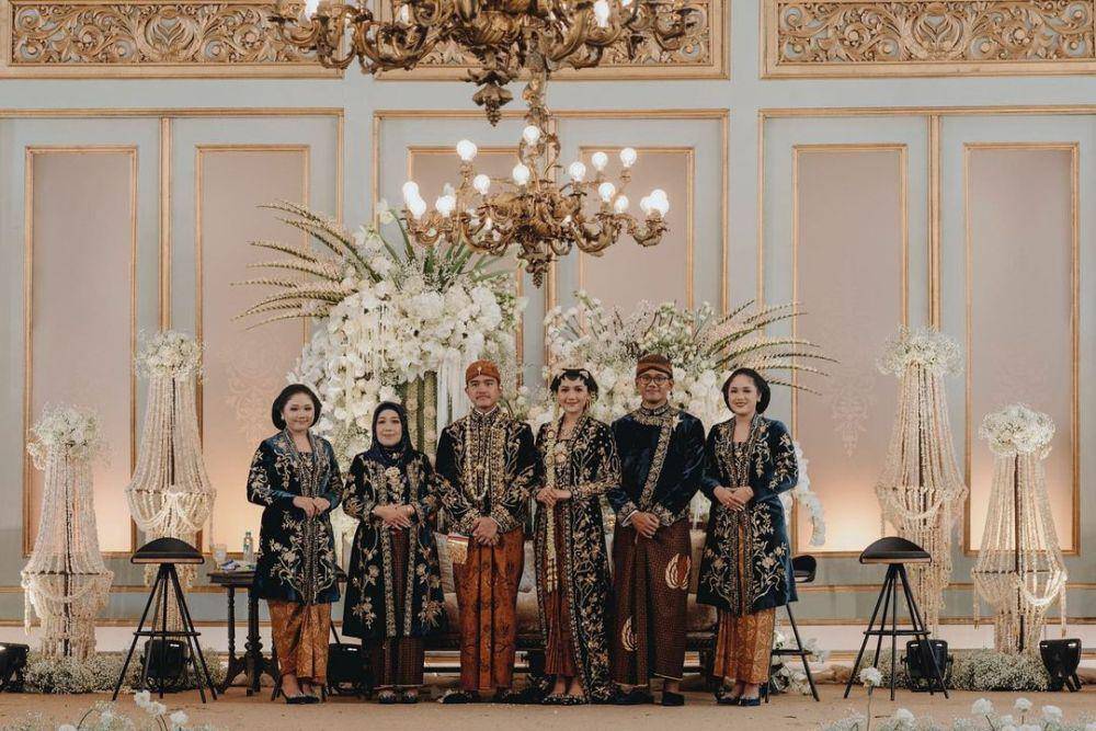 Kebaya Shania Gudono (instagram.com/shaniagudono)
