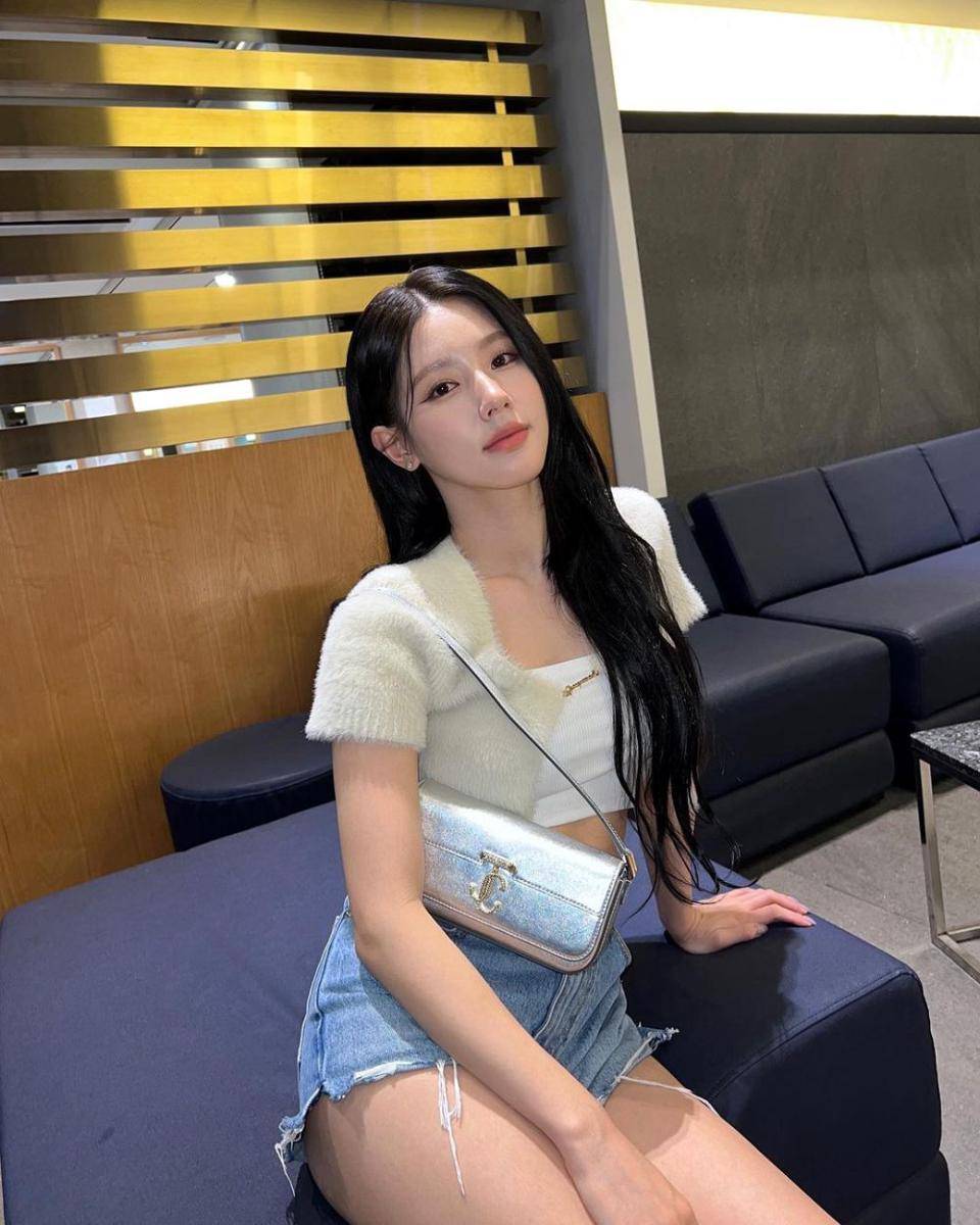 Minyeon (G)I-DLE (instagram.com/noodle.zip)