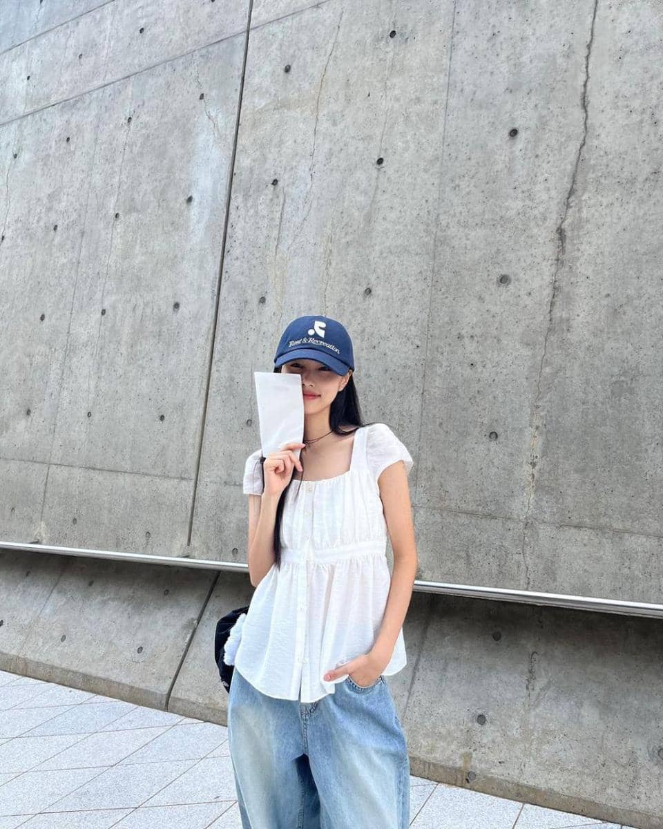 Kang Hyewon (instagram.com/hyemhyemu)