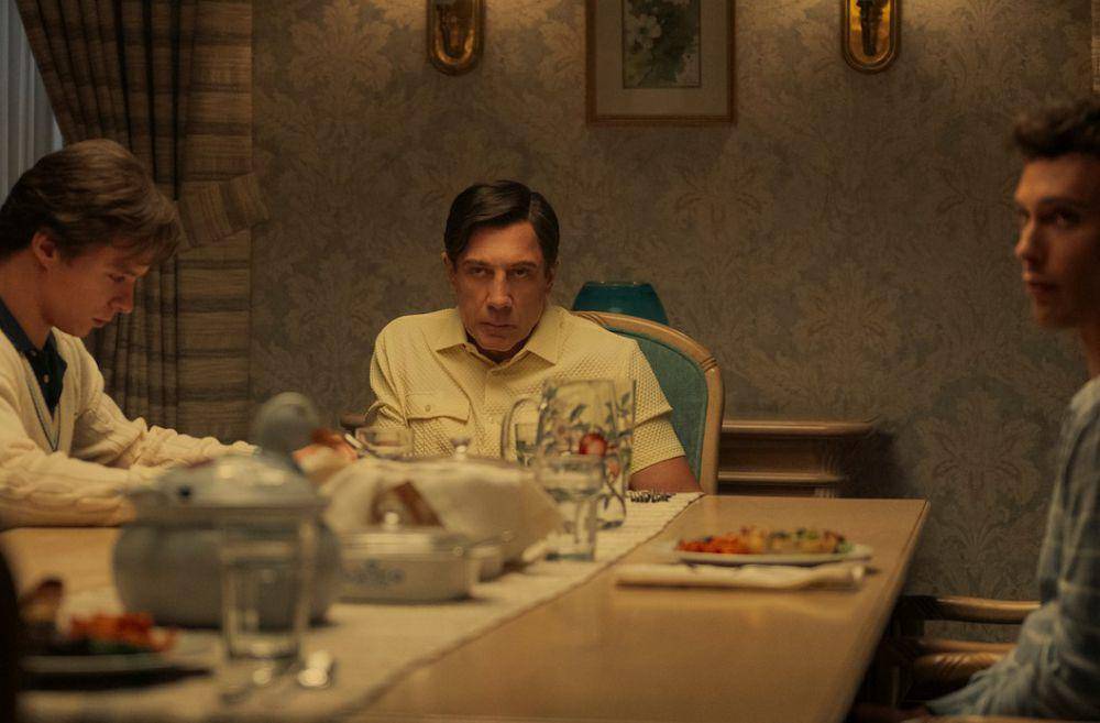 Javier Bardem dalam serial Monsters: The Lyle and Erik Menendez Story (dok. Netflix)