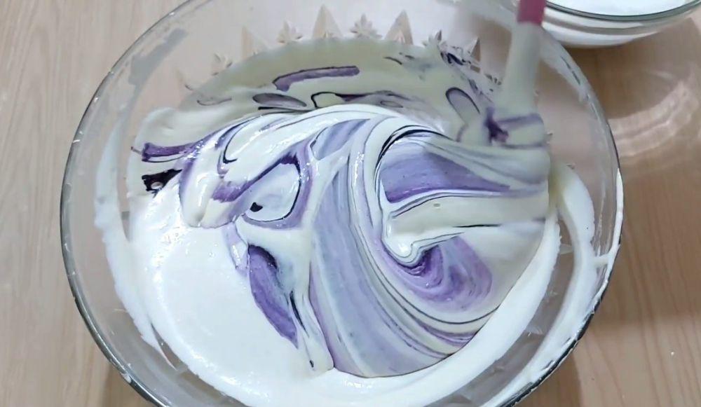 ilustrasi membuat bolu taro (YouTube.com/Cintia Kitchen)