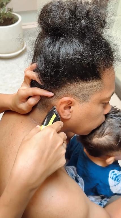 Indah Permatasari cukur rambut Arie Kriting (instagram.com/indahpermatas)