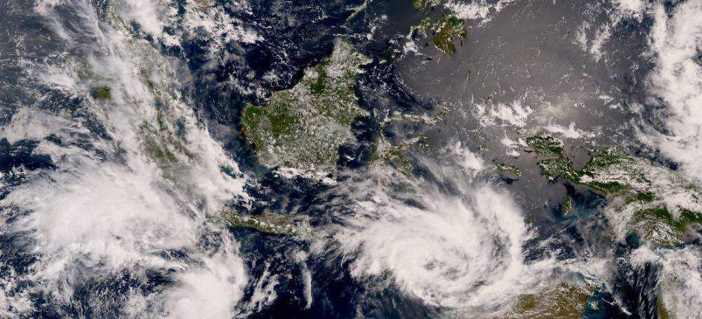 kondisi siklon tropis seroja melalui citra satelit (commons.m.wikimedia.org/Japan Meteorological Agency)
