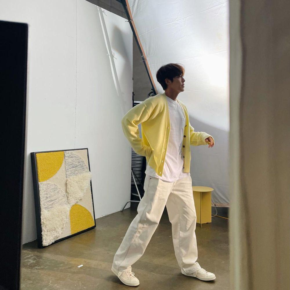 loose pants putih ala Kim Woo Bin (instagram.com/____kimwoobin)