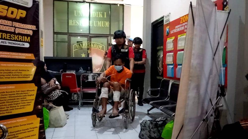 Polres Trenggalek merilis pelaku pencurian di rumah polisi. IDN Times/ istimewa