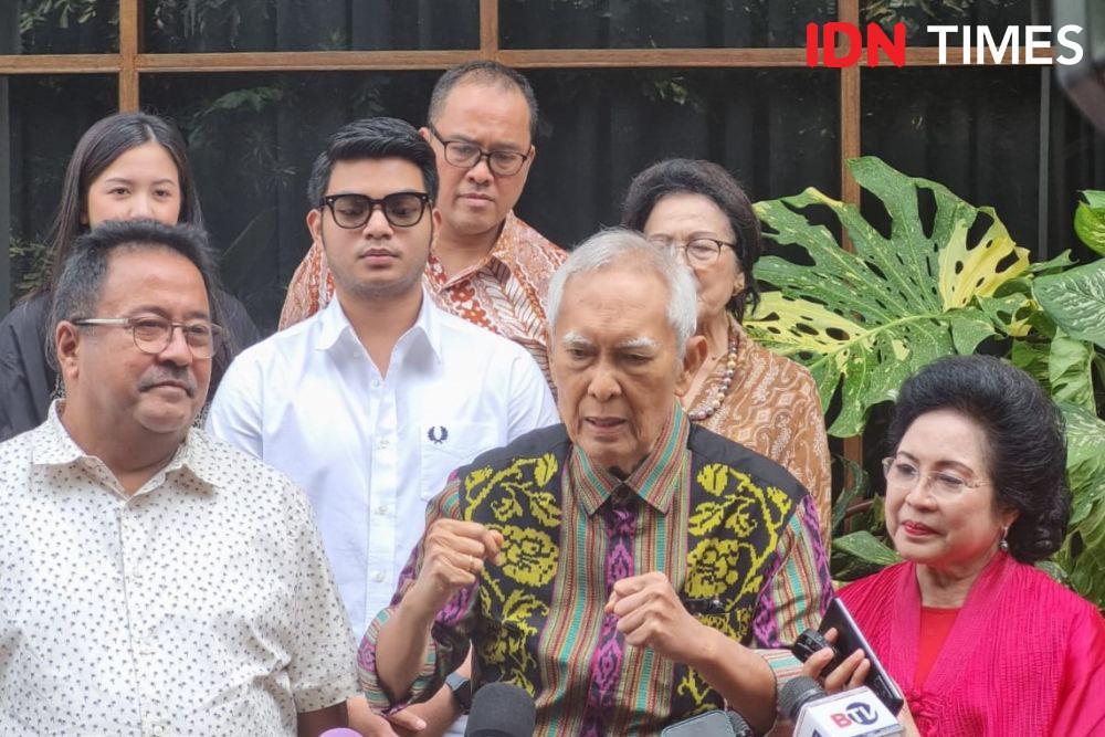 Bakal calon Wakil Gubernur DKI Jakarta, Rano Karno menemui putra Presiden Pertama RI Sukarno, Guntur Soekarnoputra (IDN Times/Ilman Nafi'an)