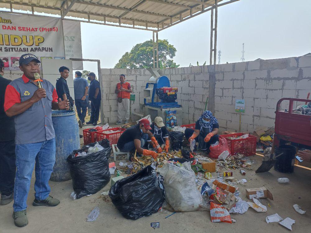 Multi Bintang Indonesia dan Wehasta mendirikan TPS3R (Tempat Pembuangan Sampah Reduce-Reuse-Recycle) dan bank sampah. (IDN Times/M. Tarmizi Murdianto)