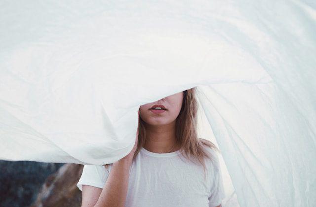 ilustrasi seseorang yang sulit meminta maaf (unsplash.com/@yoannboyer)