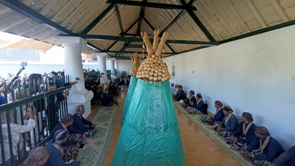 Numplak Wajik Awali Prosesi Grebeg Maulud Keraton Yogyakarta