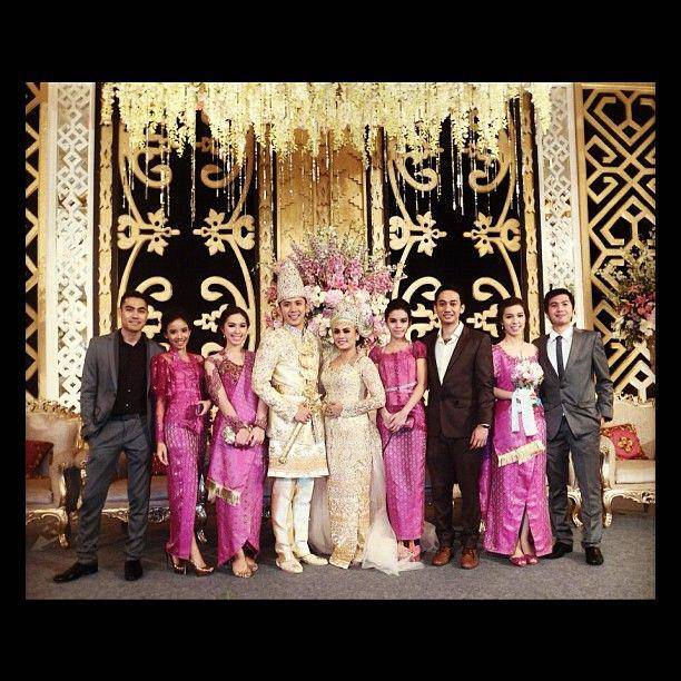 Kebaya Zita Anjani (instagram.com/zitaanjani)