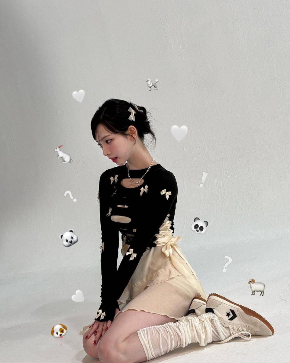 gaya feminin ala Karina aespa (instagram.com/katarinabluu)