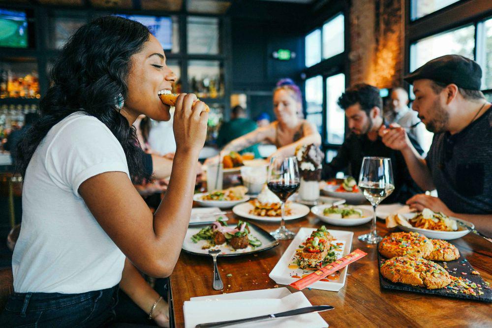 ilustrasi mindful eating (unsplash.com/Alex Haney)