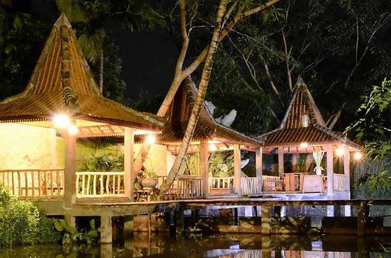 Gazebo di The Waroeng Bondowoso. (instagram.com/thewaroengbondowoso)