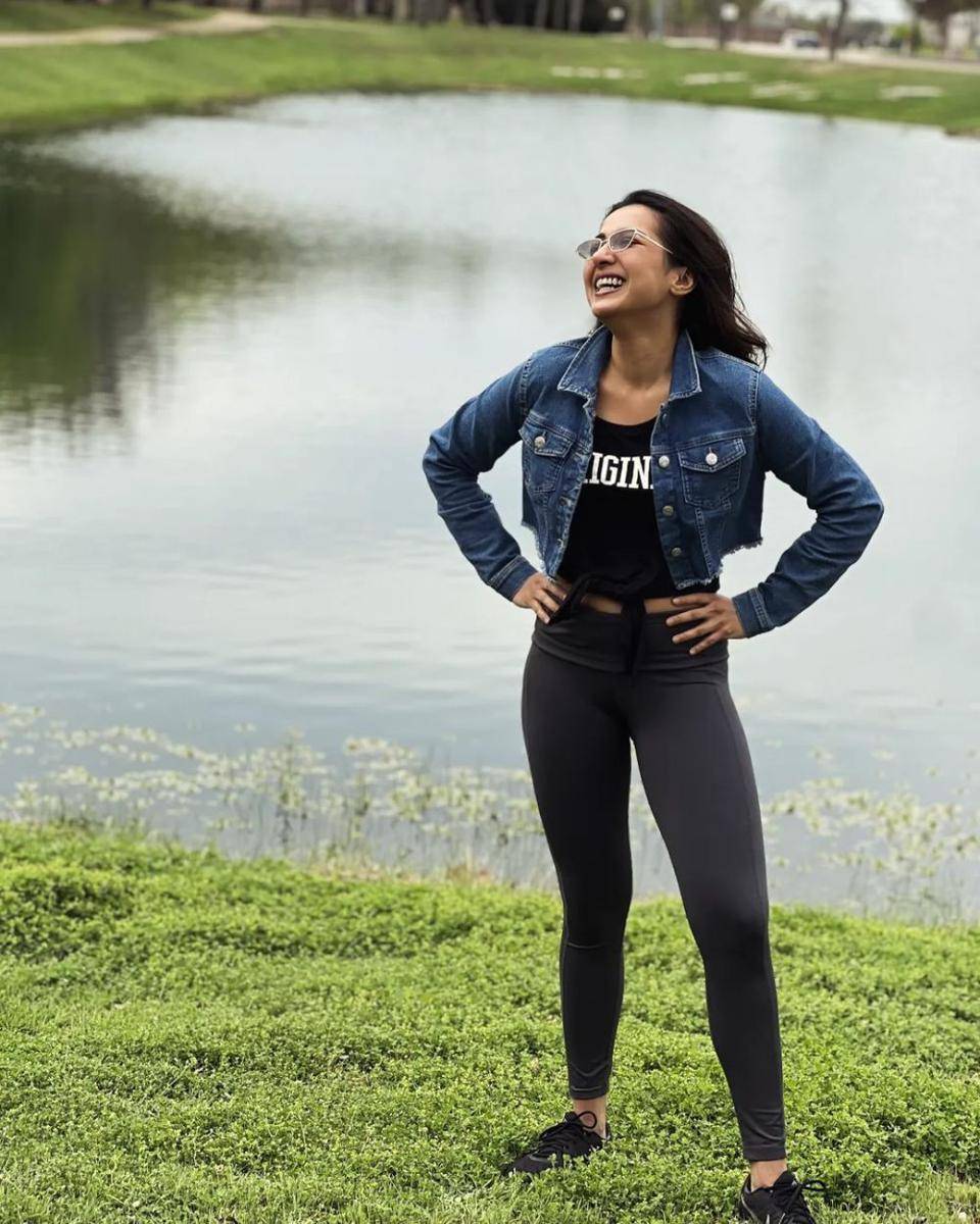 inspirasi OOTD outer ala aktris India (instagram.com/catherinetresa)