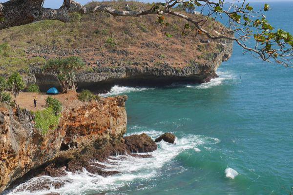 Menparekraf Imbau Wisata Pesisir Waspadai Gempa Megathrust
